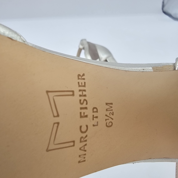 Marc Fisher Arnette Pointy Toe Ankle Strap Block Heel Pumps Gold Leather Sz 6.5 - Picture 4 of 14